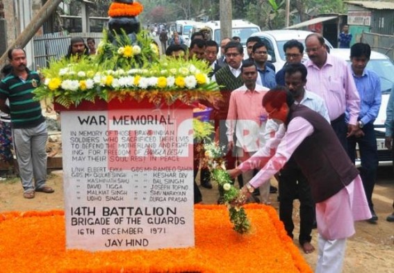 Union Agriculture Minister for state pays tribute to Martyr Albert Ekka 